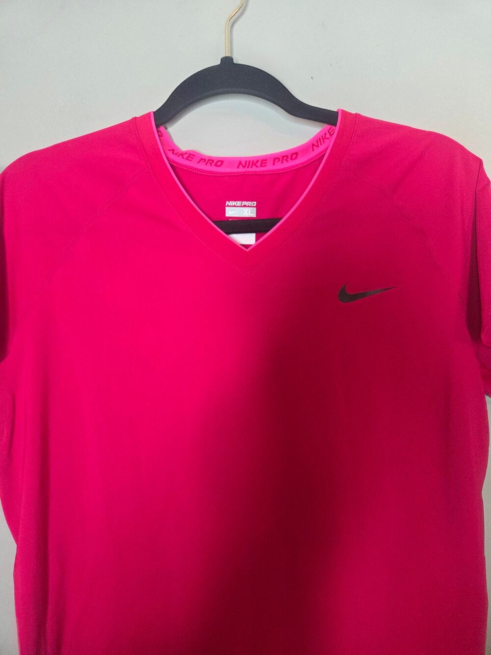 Nike Pro Womens Size XL Pink V-Neck Short Sleeve Performance Shirt